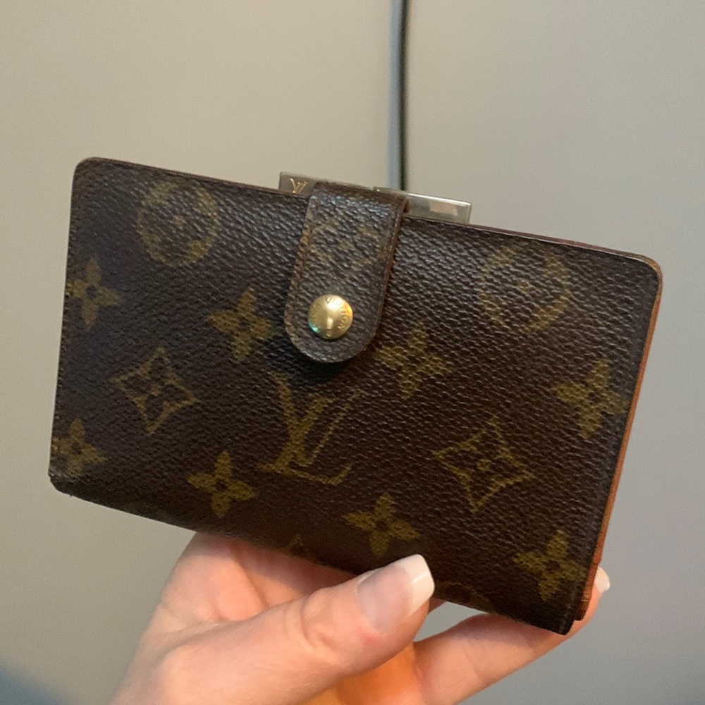 1995 authentic Louis Vuitton kisslock wallet